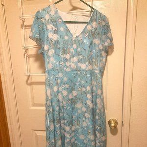 Dress - Mid Length - Size Medium